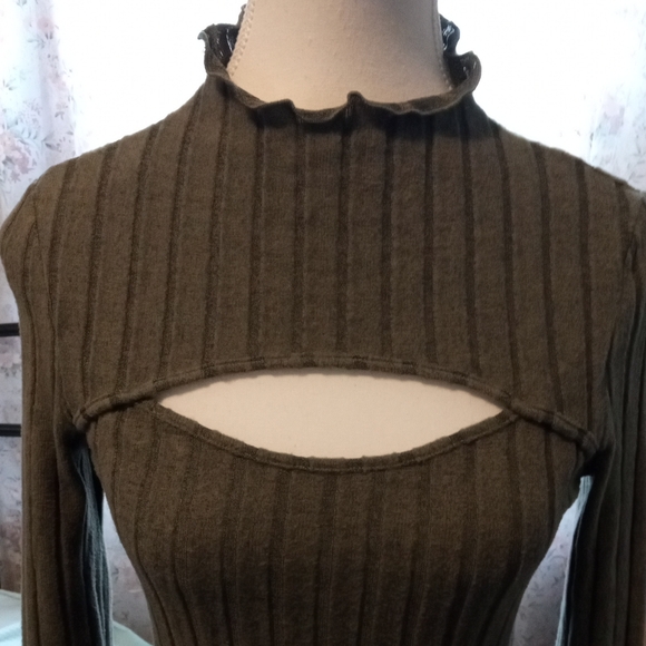 Olive Green Cut-Out Sweater Dress Size M - Picture 5 of 10